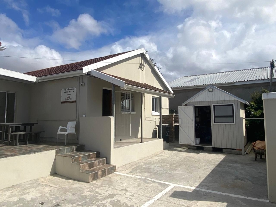 12 Bedroom Property for Sale in Newton Park Eastern Cape